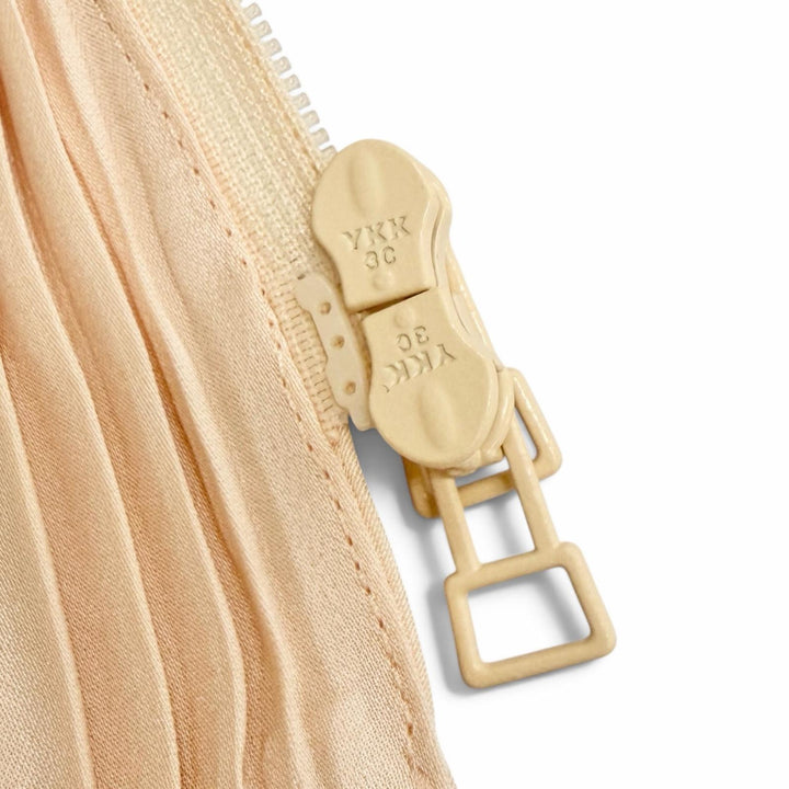 極美品△ISSEY MIYAKE イッセイミヤケ 23SS IM31FD671 プリーツ 変形デザイン ジップアップ カーディガン ライトベージュ 2 正規品
