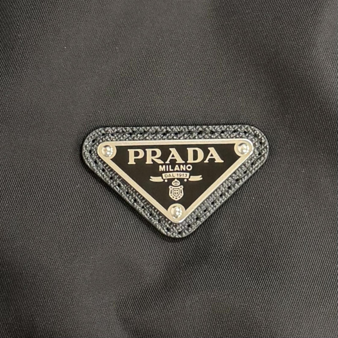 極美品△PRADA プラダ 2024年 292102 トライアングルロゴプレート Re Nylon リナイロン ブルゾン ジャケット ブラック IT 36 伊製 正規品