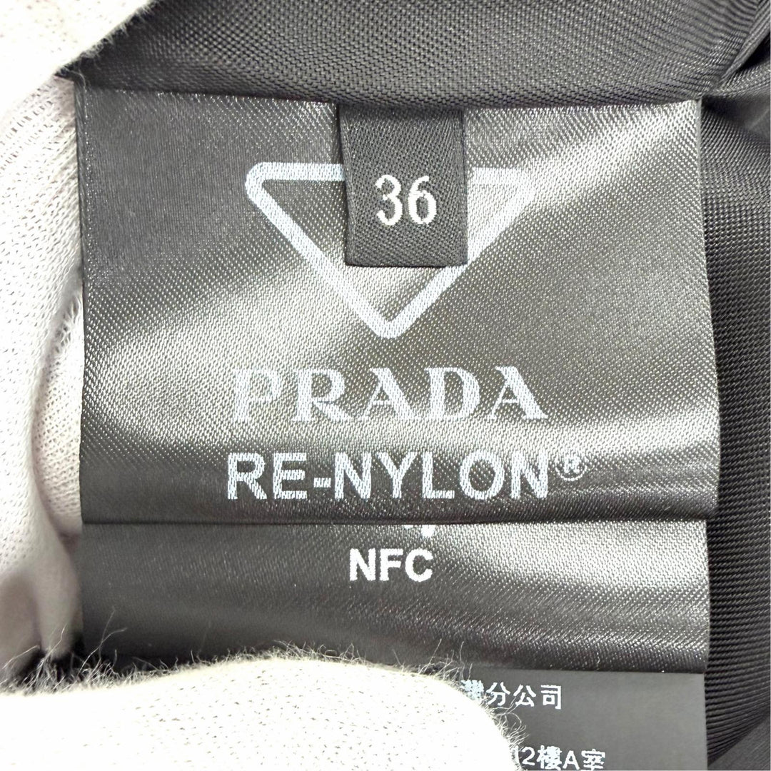 極美品△PRADA プラダ 2024年 292102 トライアングルロゴプレート Re Nylon リナイロン ブルゾン ジャケット ブラック IT 36 伊製 正規品
