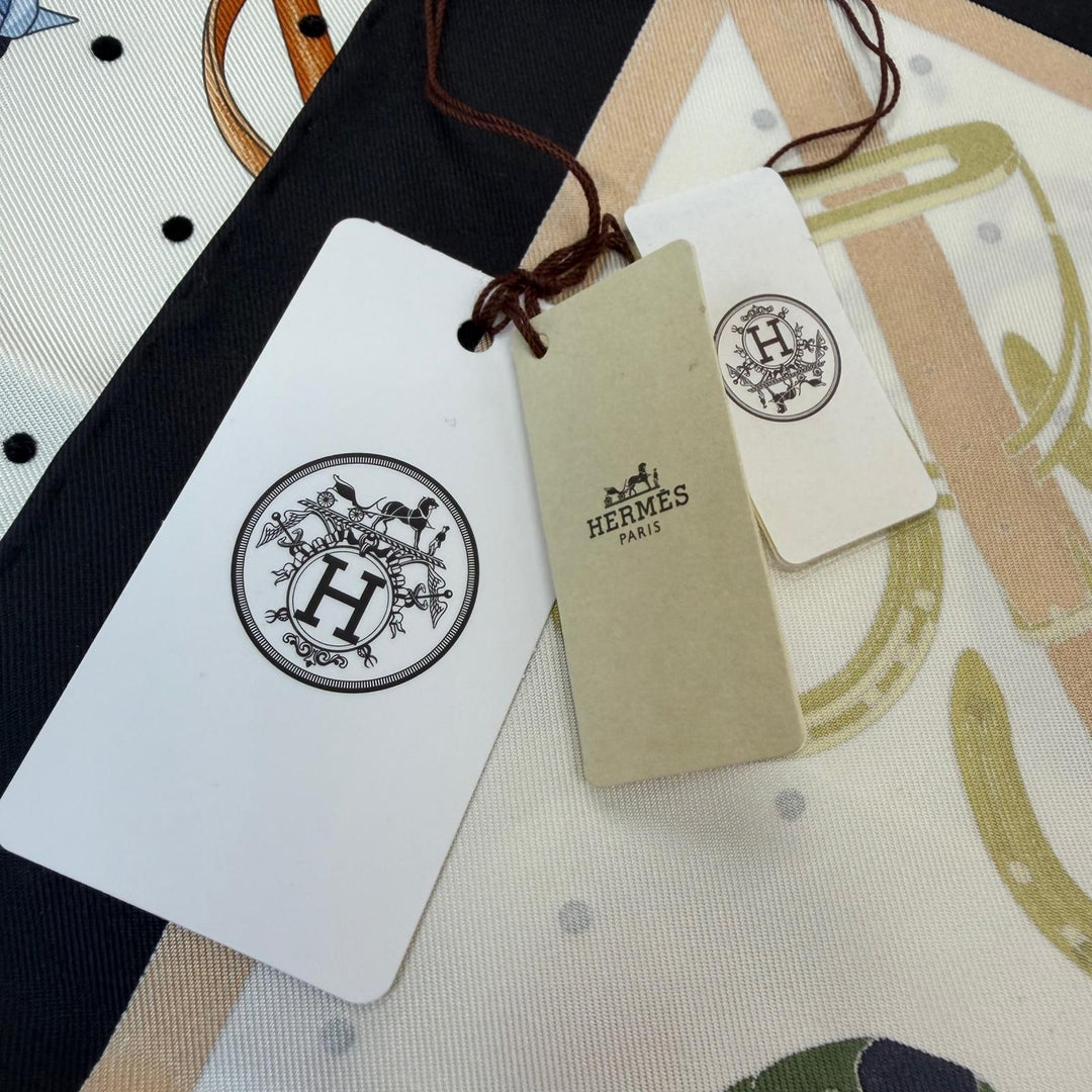 未使用品▼HERMES エルメス カレ 55 JOCKEY ジョッキー シルク100% 現行品 スカーフ ブラック レッド ヴェールロデン 定価122100円 箱付