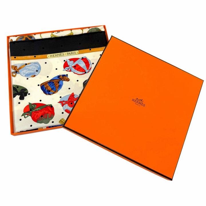 未使用品▼HERMES エルメス カレ 55 JOCKEY ジョッキー シルク100% 現行品 スカーフ ブラック レッド ヴェールロデン 定価122100円 箱付
