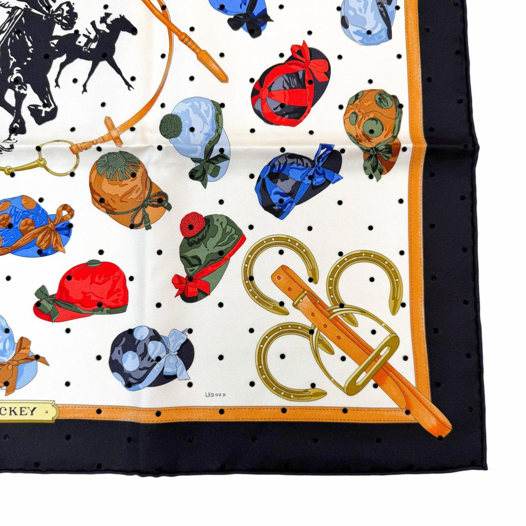 未使用品▼HERMES エルメス カレ 55 JOCKEY ジョッキー シルク100% 現行品 スカーフ ブラック レッド ヴェールロデン 定価122100円 箱付