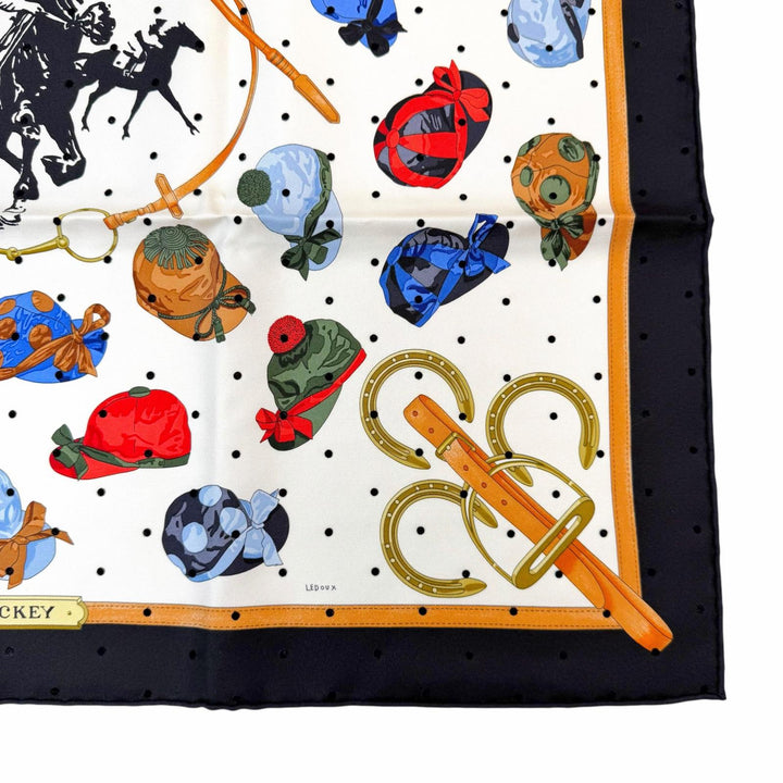 未使用品▼HERMES エルメス カレ 55 JOCKEY ジョッキー シルク100% 現行品 スカーフ ブラック レッド ヴェールロデン 定価122100円 箱付