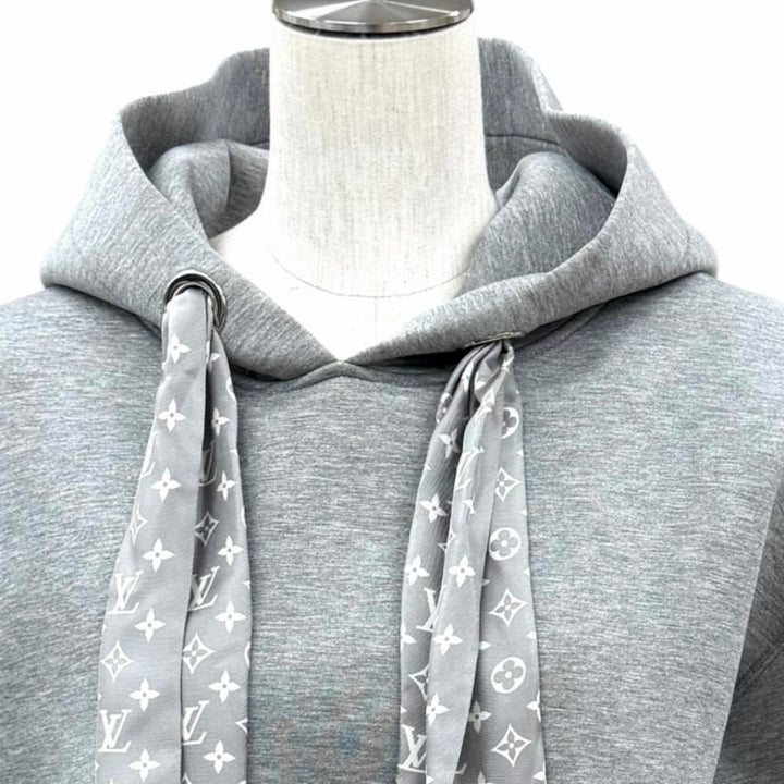 未使用品★LOUIS VUITTON ルイヴィトン 25AW シルク100％ シグネチャー スカーフディテール フーディ トップス グレー S 伊製 正規品