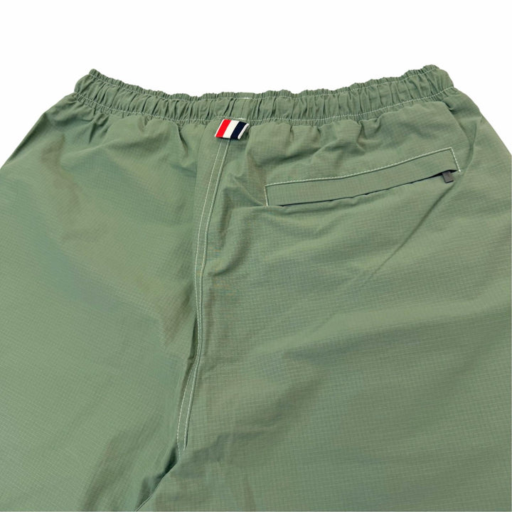 未使用品▼THOM BROWNE トムブラウン コットン シグネチャーストライプ ハーフパンツ ショートパンツ カーキ 2 イタリア製 正規品 メンズ