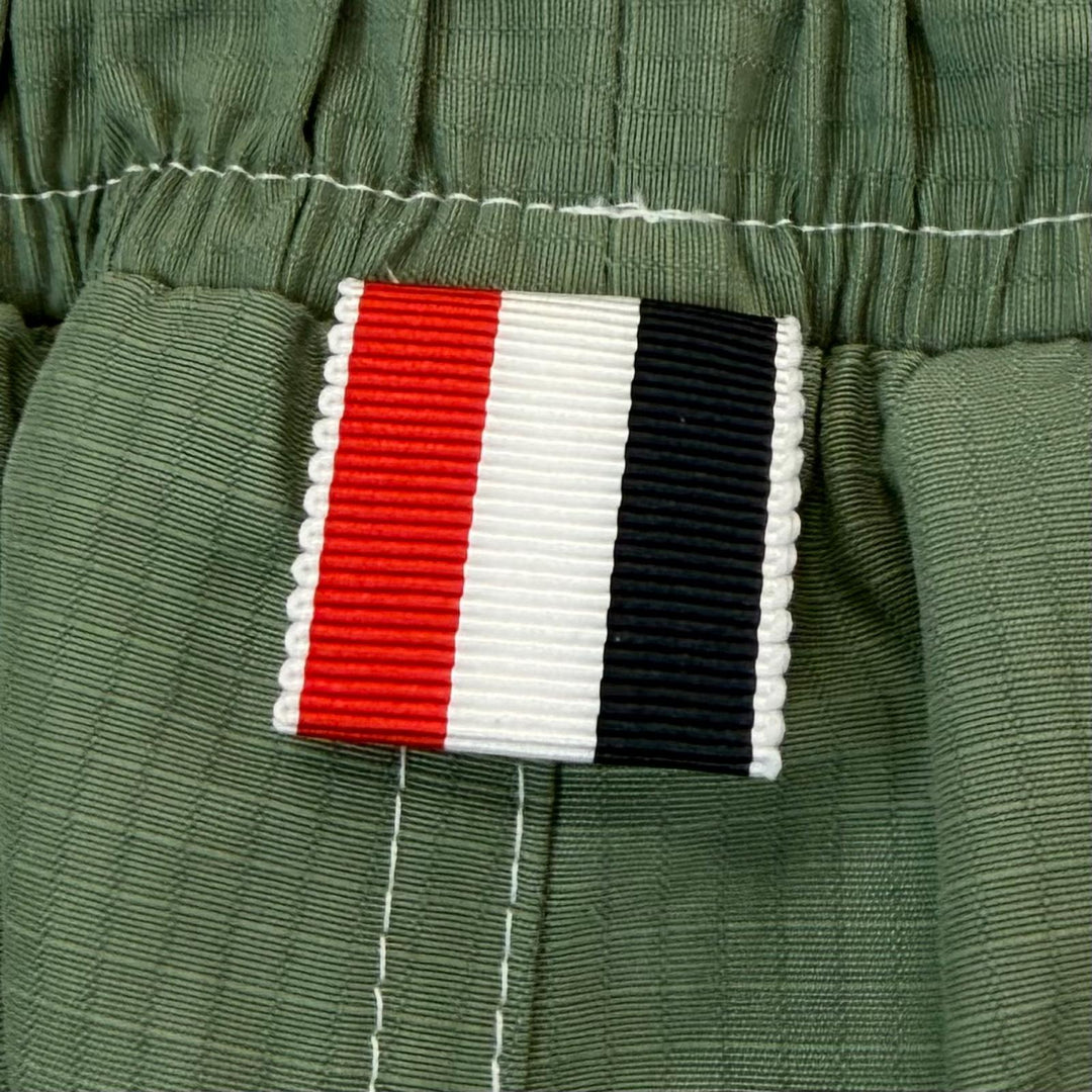 未使用品▼THOM BROWNE トムブラウン コットン シグネチャーストライプ ハーフパンツ ショートパンツ カーキ 2 イタリア製 正規品 メンズ
