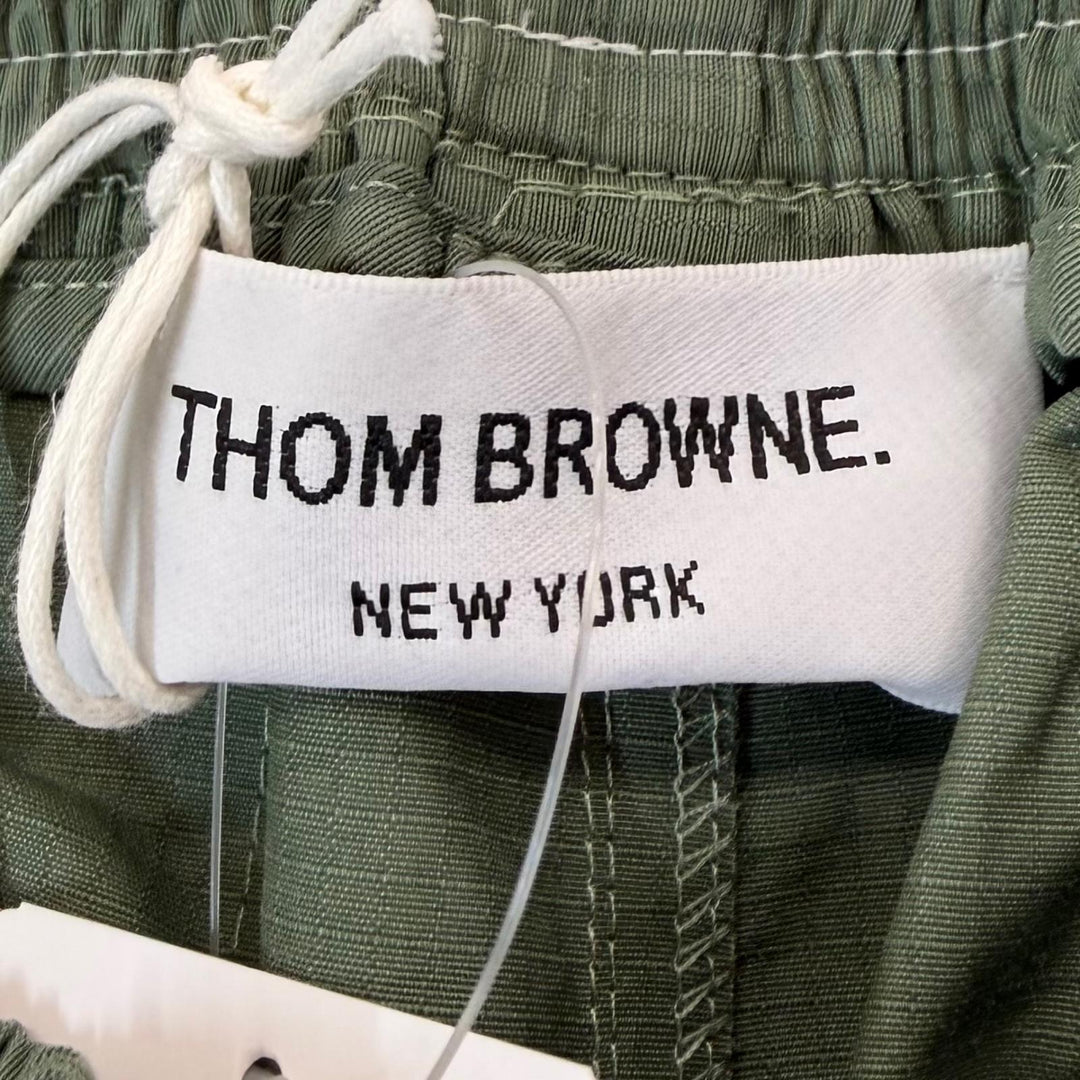 未使用品▼THOM BROWNE トムブラウン コットン シグネチャーストライプ ハーフパンツ ショートパンツ カーキ 2 イタリア製 正規品 メンズ