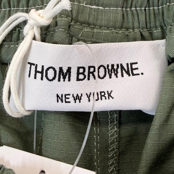 未使用品▼THOM BROWNE トムブラウン コットン シグネチャーストライプ ハーフパンツ ショートパンツ カーキ 2 イタリア製 正規品 メンズ