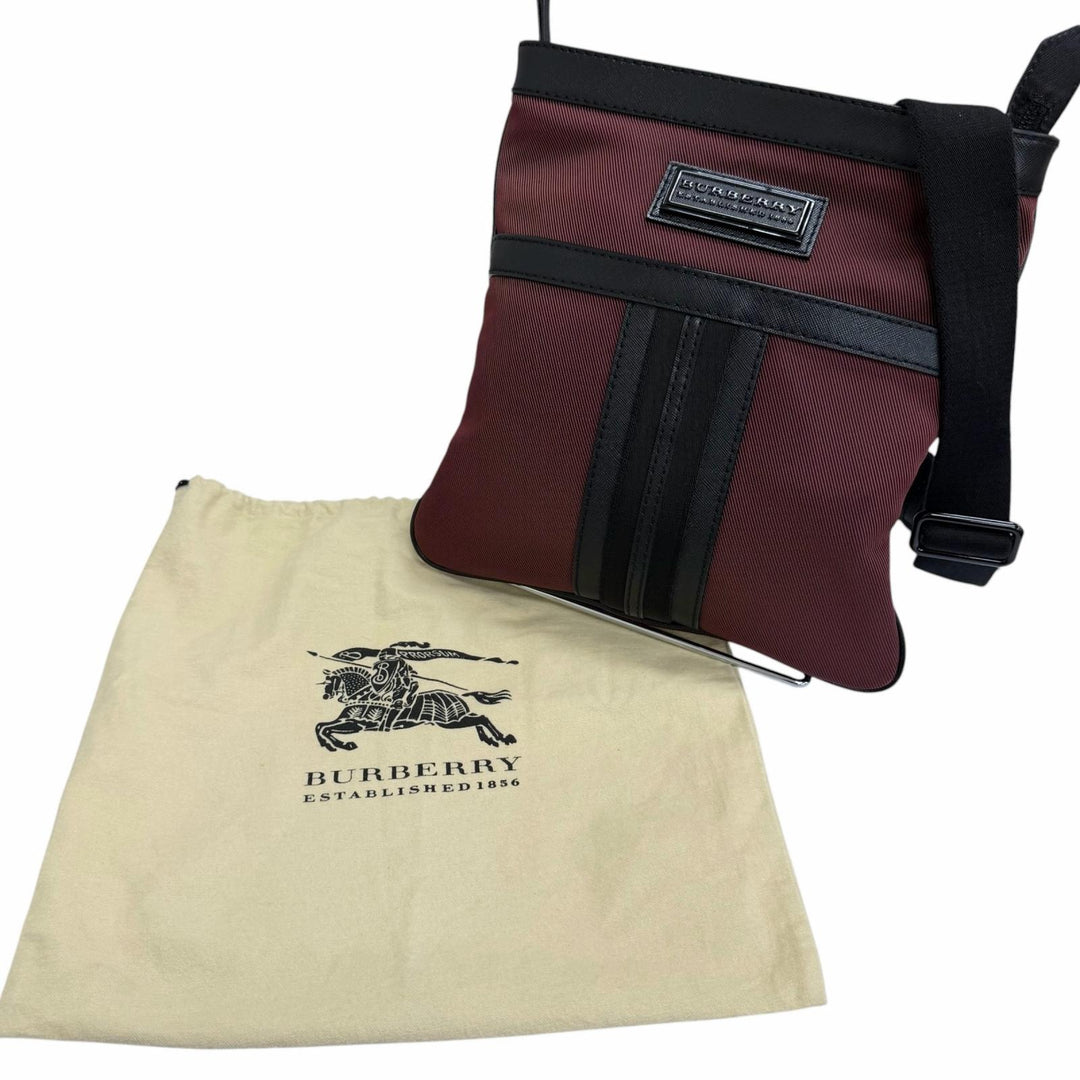 極美品□BURBERRY バーバリー キャンバス レザー ロゴプレート 斜め掛け ショルダーバッグ ボルドー ブラック メンズ 保存袋付き